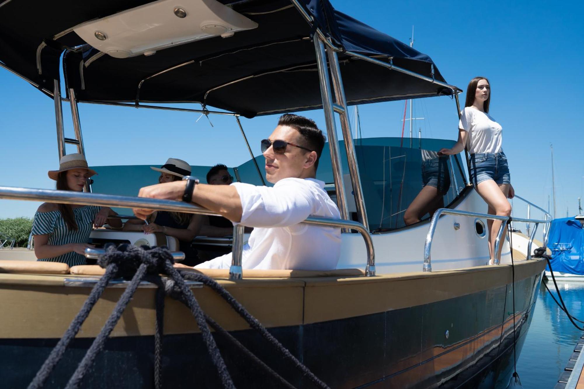 Fenyves Yacht Club Superior Hotel Балатонфенивес Екстериор снимка