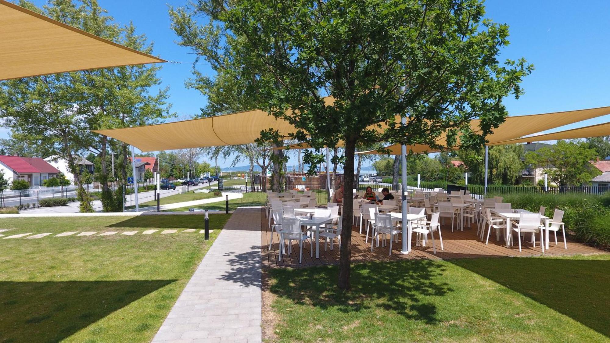 Fenyves Yacht Club Superior Hotel Балатонфенивес Екстериор снимка