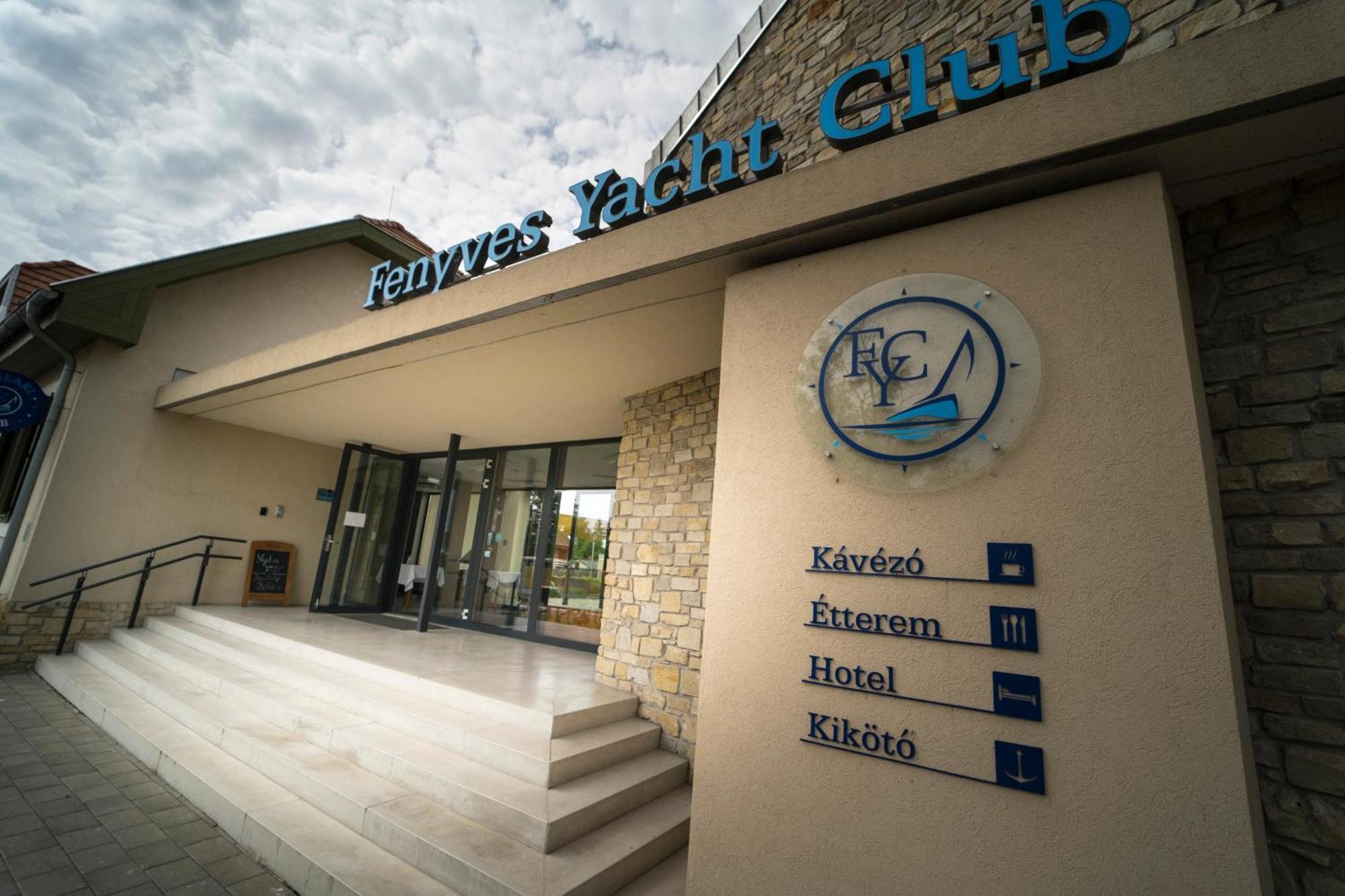 Fenyves Yacht Club Superior Hotel Балатонфенивес Екстериор снимка