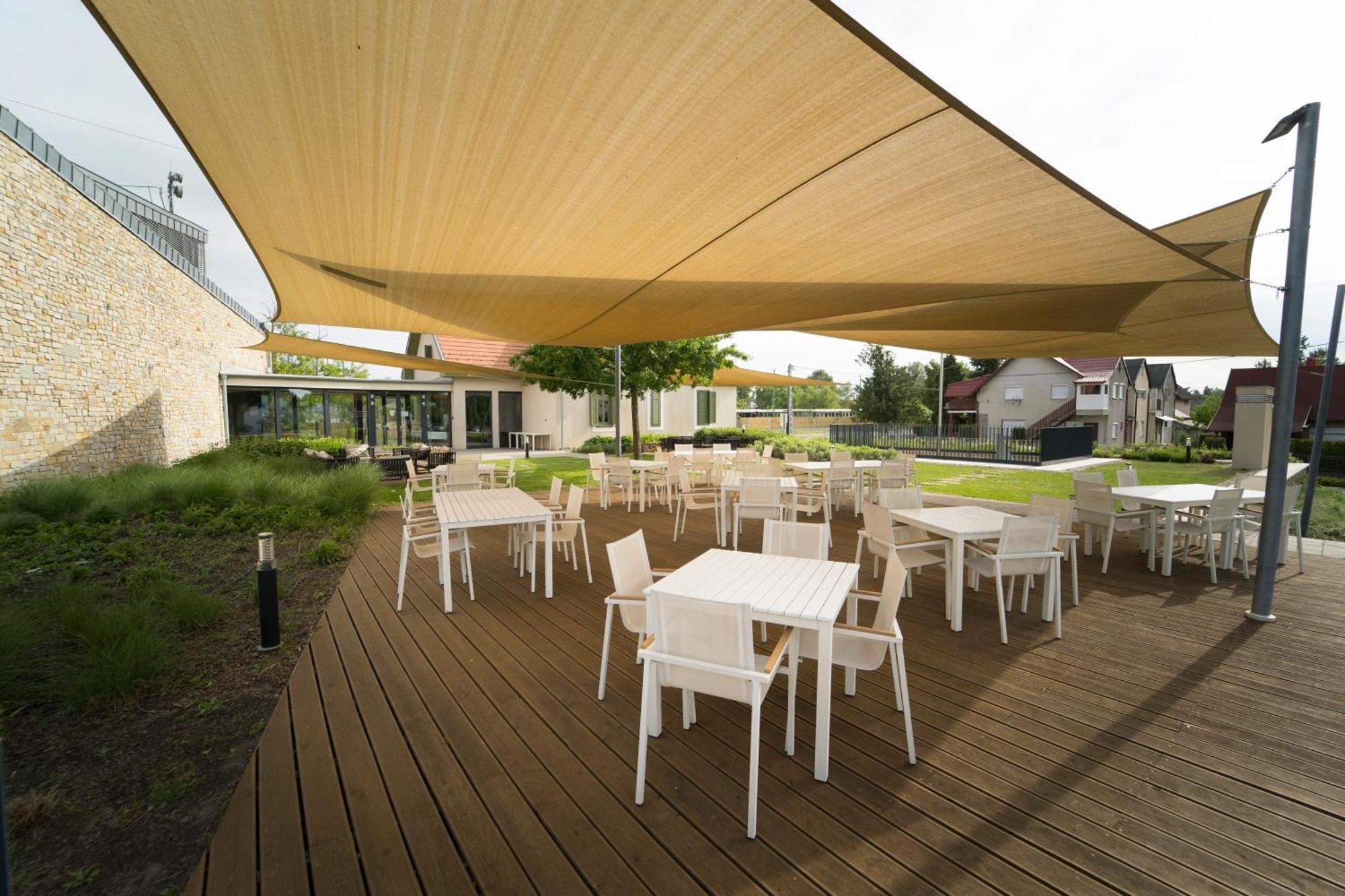 Fenyves Yacht Club Superior Hotel Балатонфенивес Екстериор снимка