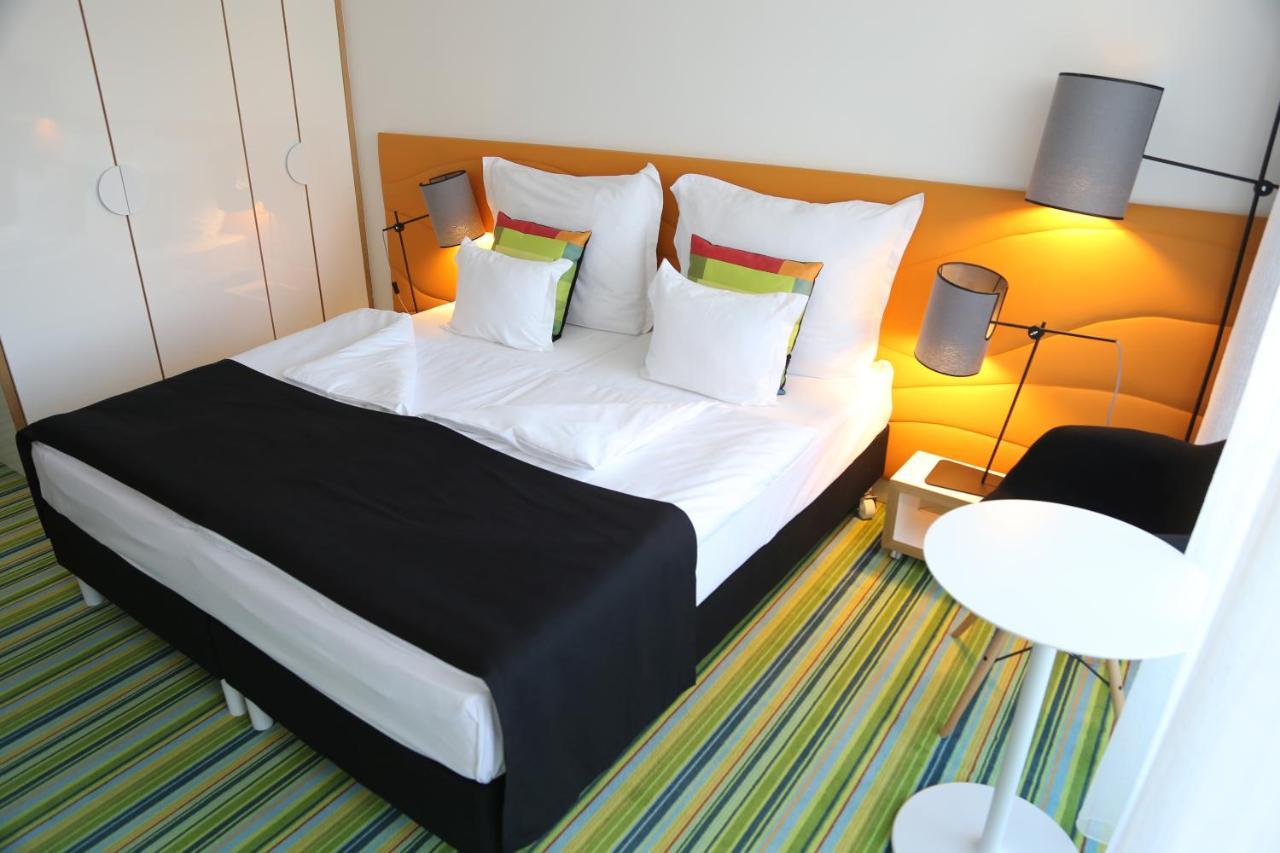 Fenyves Yacht Club Superior Hotel Балатонфенивес Екстериор снимка